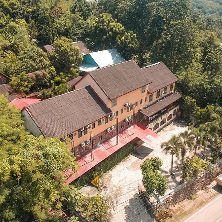 Centro Bajo Hotel & Resto Labuan Bajo Exteriör bild