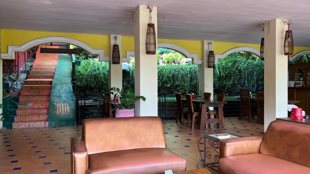 Centro Bajo Hotel & Resto Labuan Bajo Exteriör bild