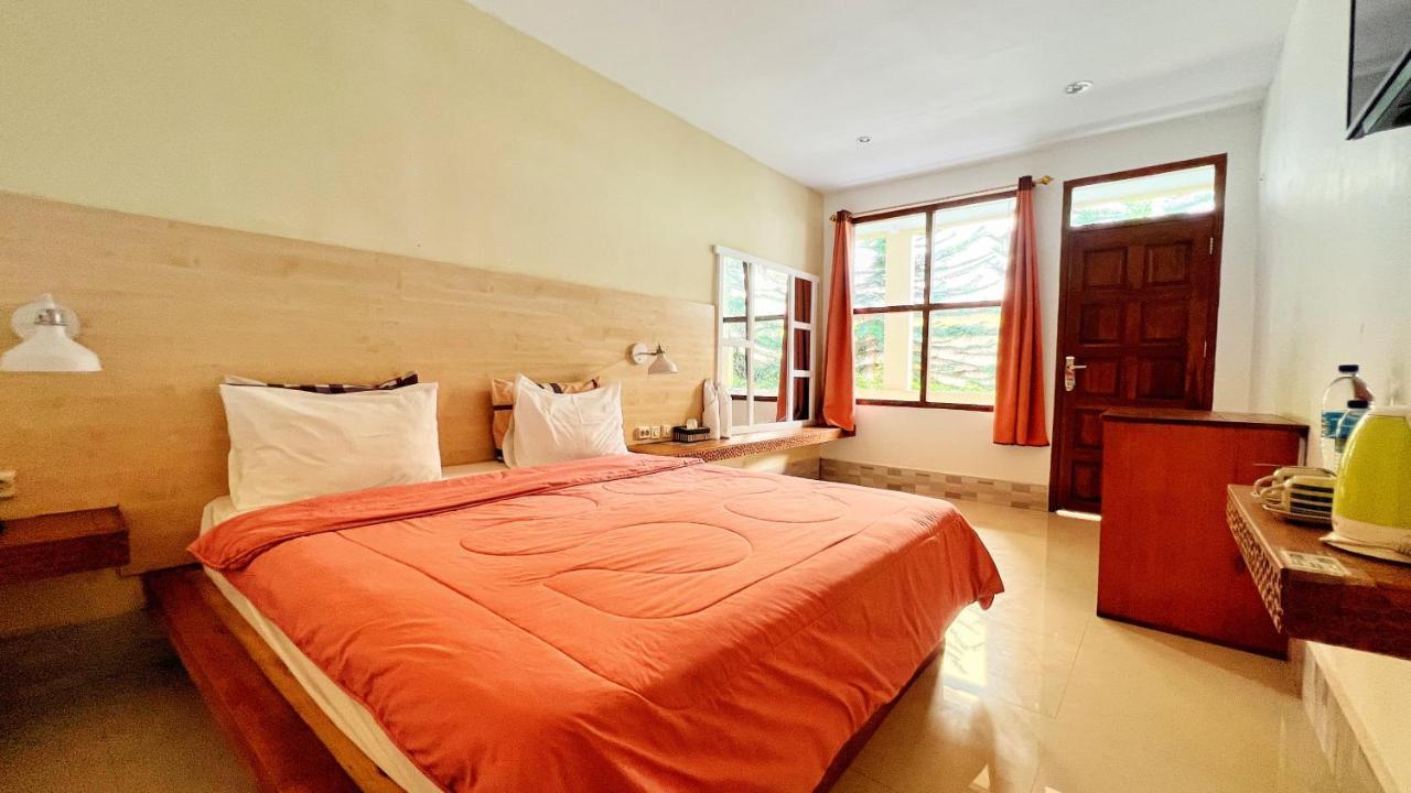 Centro Bajo Hotel & Resto Labuan Bajo Exteriör bild