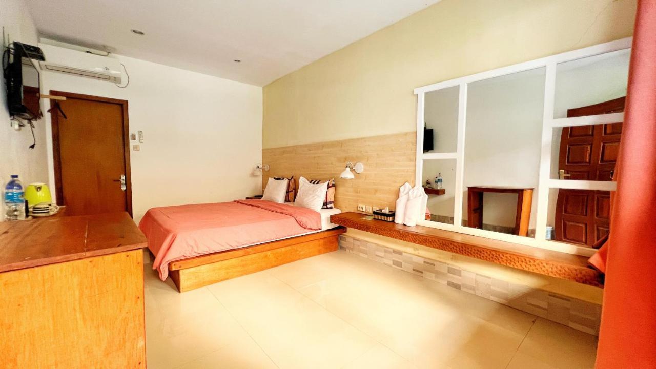 Centro Bajo Hotel & Resto Labuan Bajo Exteriör bild