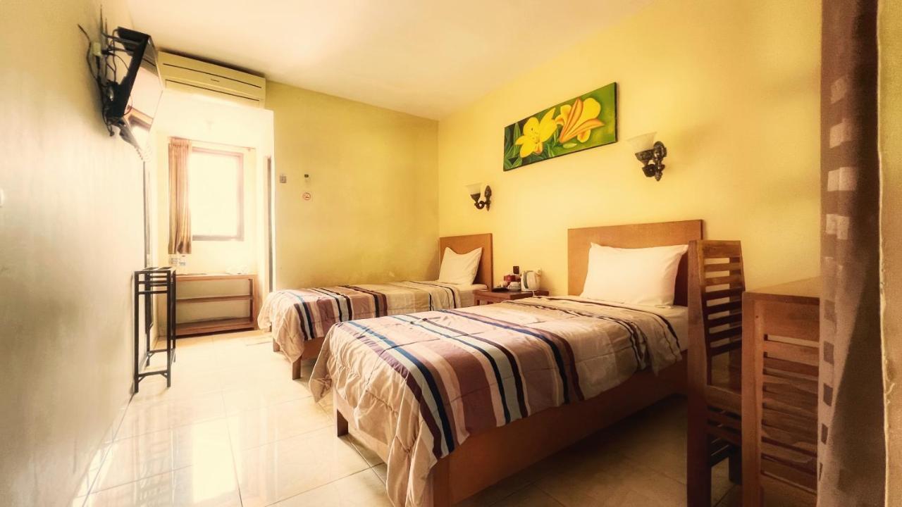 Centro Bajo Hotel & Resto Labuan Bajo Exteriör bild