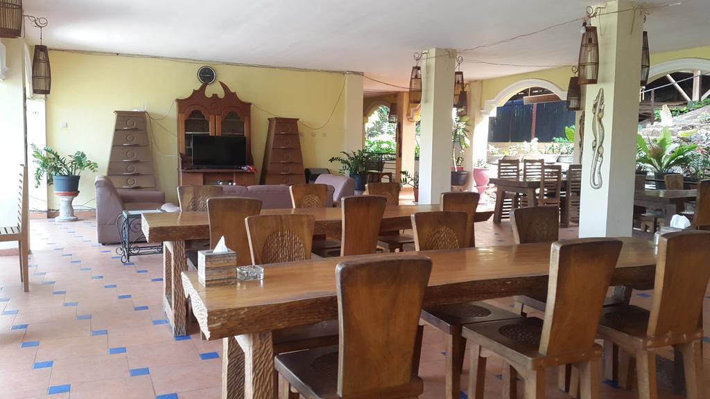 Centro Bajo Hotel & Resto Labuan Bajo Exteriör bild