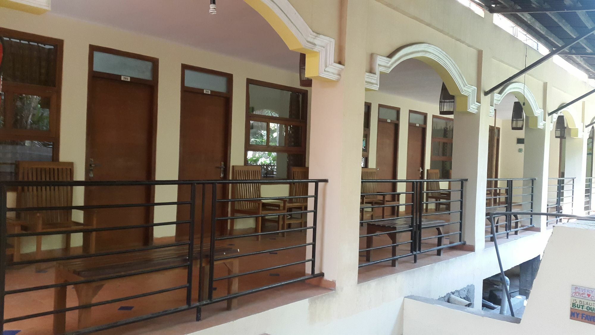Centro Bajo Hotel & Resto Labuan Bajo Exteriör bild