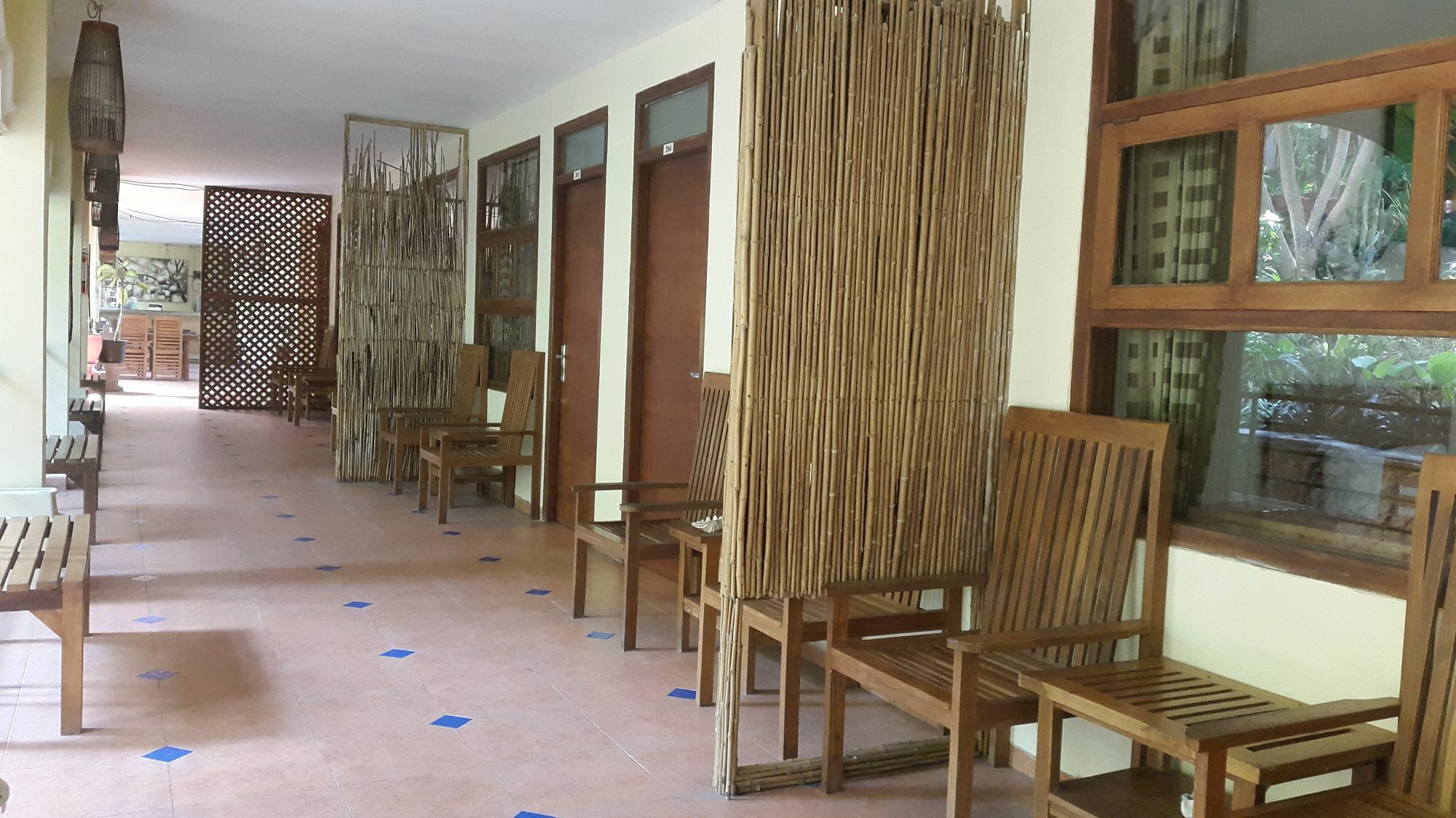 Centro Bajo Hotel & Resto Labuan Bajo Exteriör bild