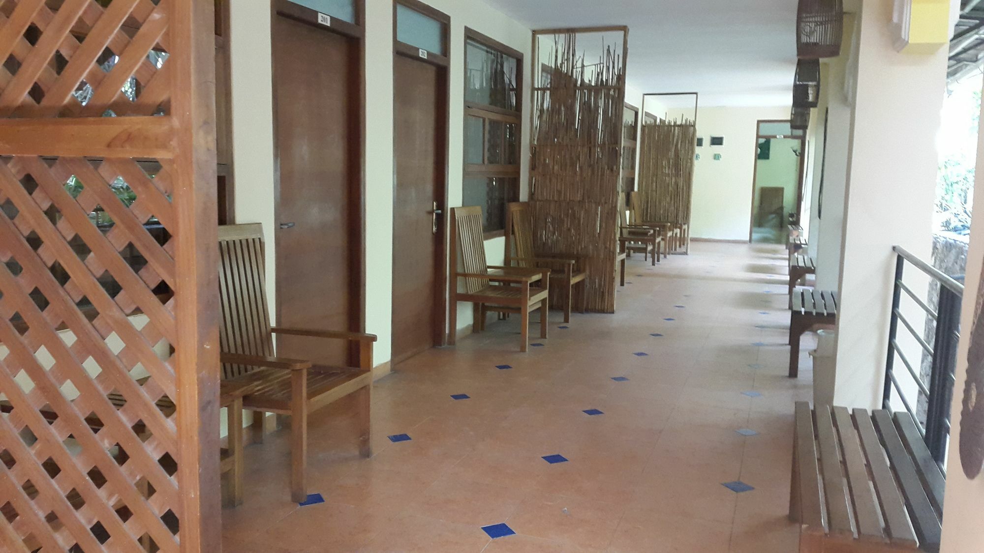 Centro Bajo Hotel & Resto Labuan Bajo Exteriör bild